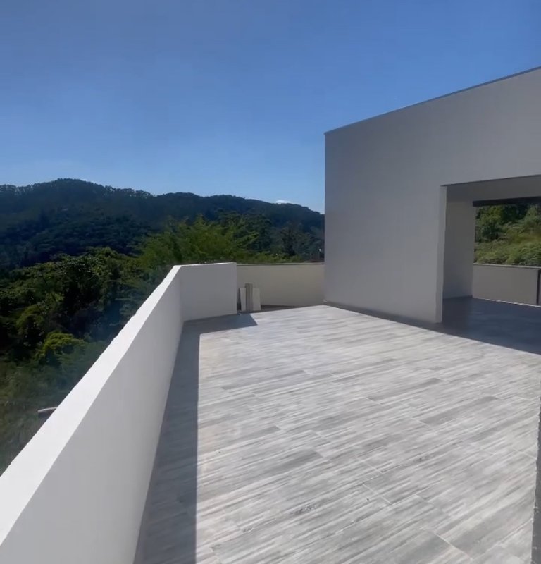 CASA COM 1 SUÍTE MAIS 2 DORMITÓRIOS NA PRIMEIRO DE MAIO - Brusque - 