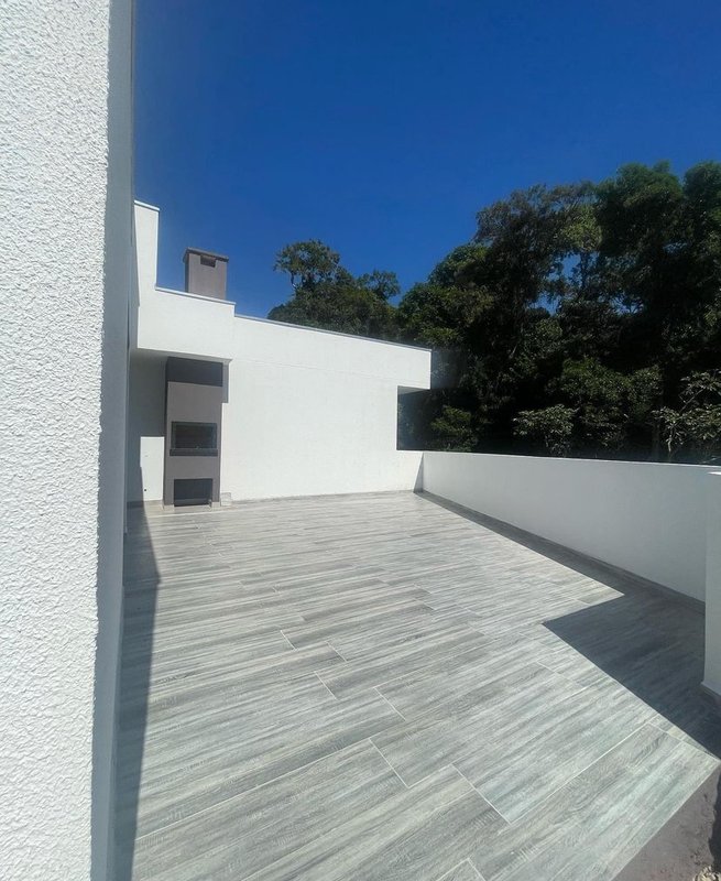 CASA COM 1 SUÍTE MAIS 2 DORMITÓRIOS NA PRIMEIRO DE MAIO - Brusque - 