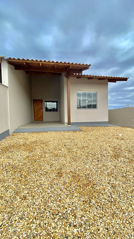 CASA COM 2 DORMITÓRIOS EM DOM JOAQUIM - Brusque - 