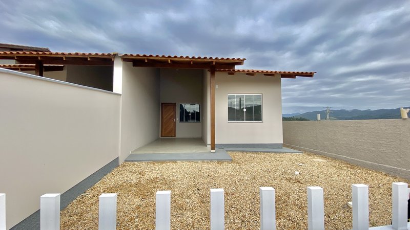 CASA COM 2 DORMITÓRIOS EM DOM JOAQUIM - Brusque - 