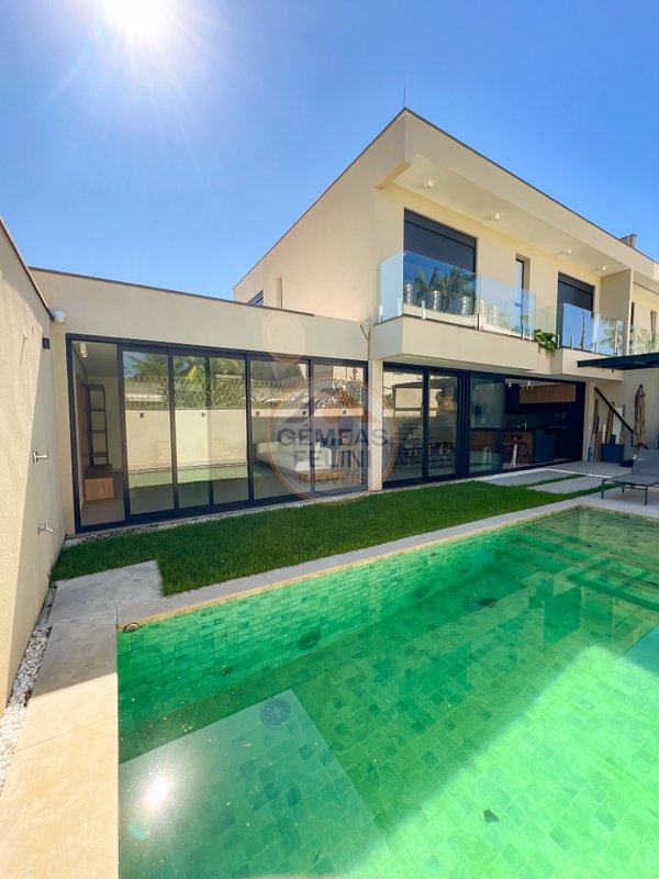 Casa em Condomínio com Piscina na Praia de Juquehy - À VENDA - São Sebastião - 
