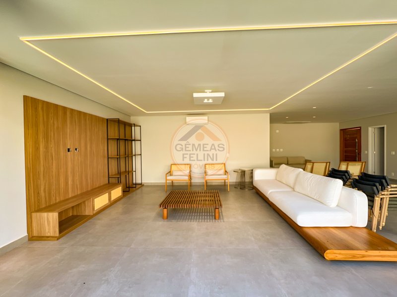 Casa em Condomínio com Piscina na Praia de Juquehy - À VENDA - São Sebastião - 