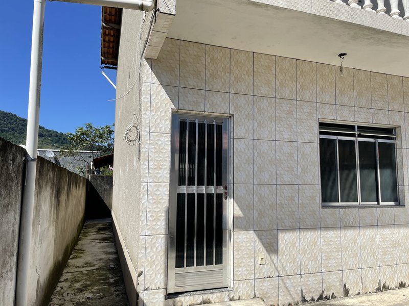 Alugando casas no Vale do jequitibá com 2 dormitórios por 1.200,00 + seguro fiança Rua São Paulo Guapimirim - 