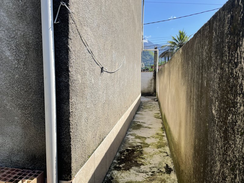 Alugando casas no Vale do jequitibá com 2 dormitórios por 1.200,00 + seguro fiança Rua São Paulo Guapimirim - 