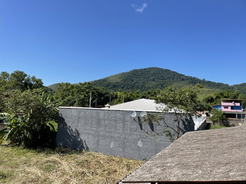 Alugando casas no Vale do jequitibá com 2 dormitórios por 1.200,00 + seguro fiança Rua São Paulo Guapimirim - 