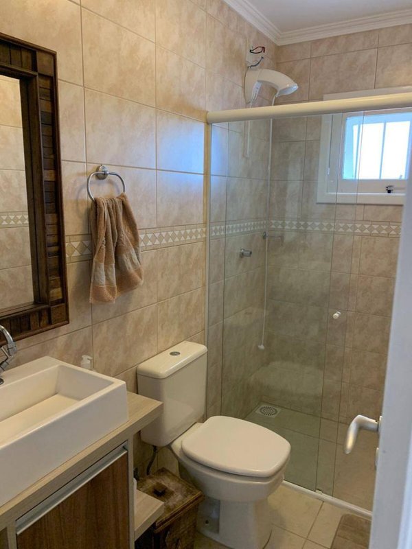 Casa 3 quartos, sendo 1 suíte, garagem, churrasqueira na principal rua de  Arroio Teixeira Rua Maracanã Capão da Canoa - 