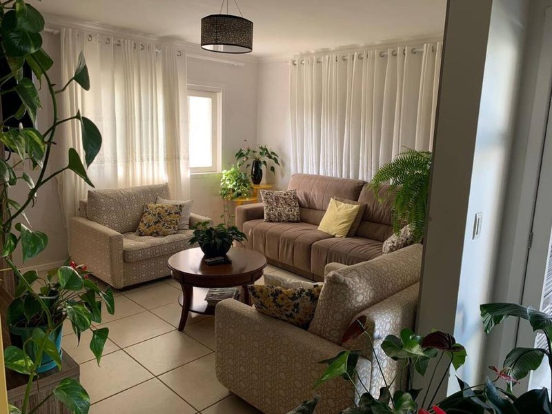 Casa 3 quartos, sendo 1 suíte, garagem, churrasqueira na principal rua de  Arroio Teixeira Rua Maracanã Capão da Canoa - 