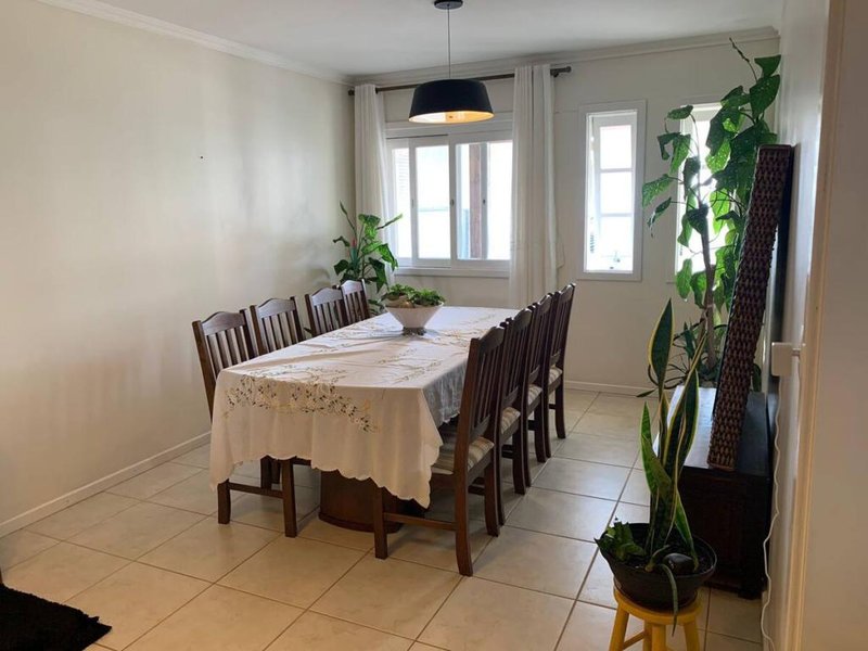 Casa 3 quartos, sendo 1 suíte, garagem, churrasqueira na principal rua de  Arroio Teixeira Rua Maracanã Capão da Canoa - 