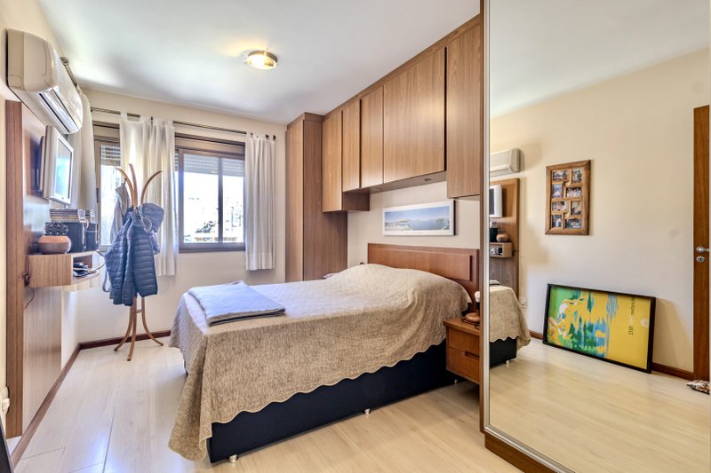 R$ 550.000 - LINDO APARTAMENTO - 73M2 - 2 DORM - SUÍTE - CHURRASQUEIRA - 1 VAGA Rua Octávio Corrêa Porto Alegre - 