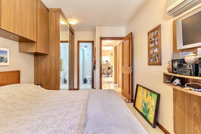 R$ 550.000 - LINDO APARTAMENTO - 73M2 - 2 DORM - SUÍTE - CHURRASQUEIRA - 1 VAGA Rua Octávio Corrêa Porto Alegre - 