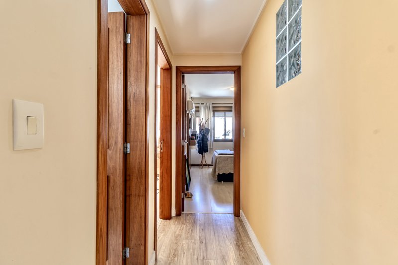 R$ 550.000 - LINDO APARTAMENTO - 73M2 - 2 DORM - SUÍTE - CHURRASQUEIRA - 1 VAGA Rua Octávio Corrêa Porto Alegre - 