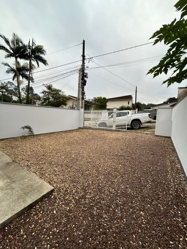 CASA COM 1 SUÍTE MAIS 2 DORMITÓRIOS NA SOUZA CRUZ - Brusque - 