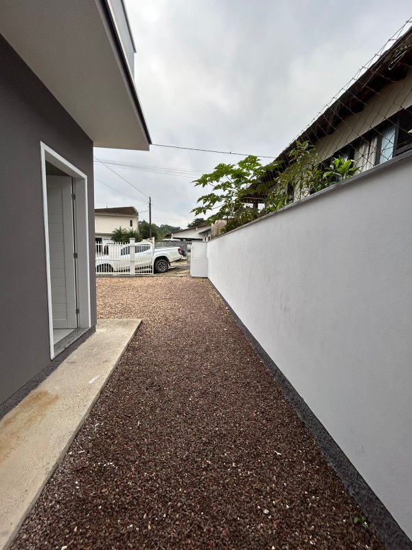 CASA COM 1 SUÍTE MAIS 2 DORMITÓRIOS NA SOUZA CRUZ - Brusque - 