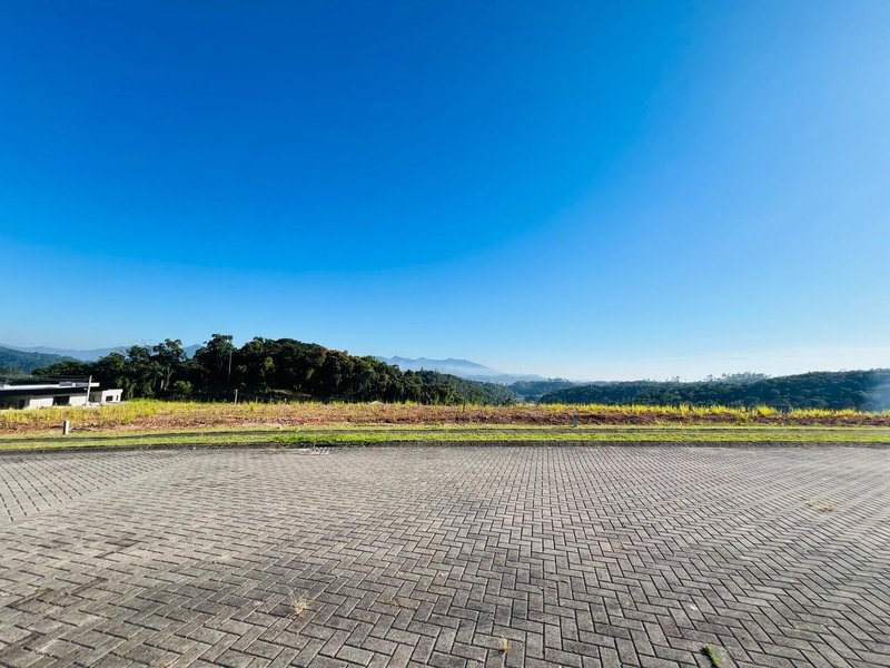 LOTE NO CONDOMÍNIO FECHADO RESERVA CLUB - Brusque - 