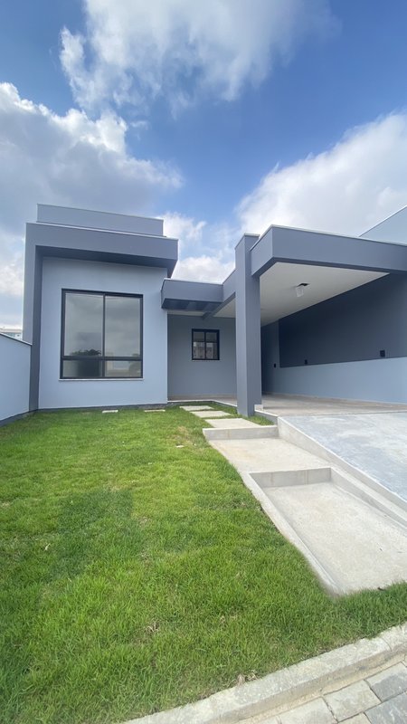CASA COM 1 SUÍTE MAIS 2 DORMITÓRIOS NO CENTRO DA GUABIRUBA  Guabiruba - 