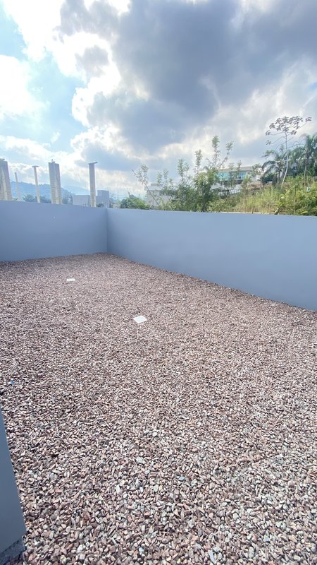CASA COM 1 SUÍTE MAIS 2 DORMITÓRIOS NO CENTRO DA GUABIRUBA  Guabiruba - 