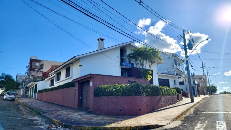 R$ 748.000 - ÓTIMA CASA DE ESQUINA - APARTAMENTO SUPERIOR - 220M2 - 3 DORM - 2 VAGAS Rua Ernesto Becker Santa Maria - 