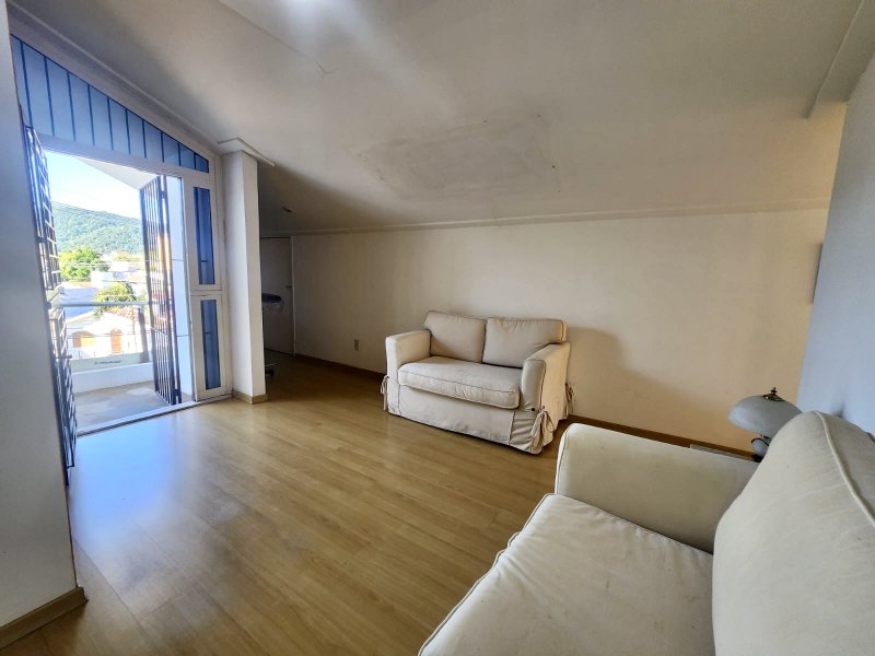 R$ 748.000 - ÓTIMA CASA DE ESQUINA - APARTAMENTO SUPERIOR - 220M2 - 3 DORM - 2 VAGAS Rua Ernesto Becker Santa Maria - 