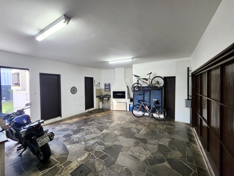 R$ 748.000 - ÓTIMA CASA DE ESQUINA - APARTAMENTO SUPERIOR - 220M2 - 3 DORM - 2 VAGAS Rua Ernesto Becker Santa Maria - 