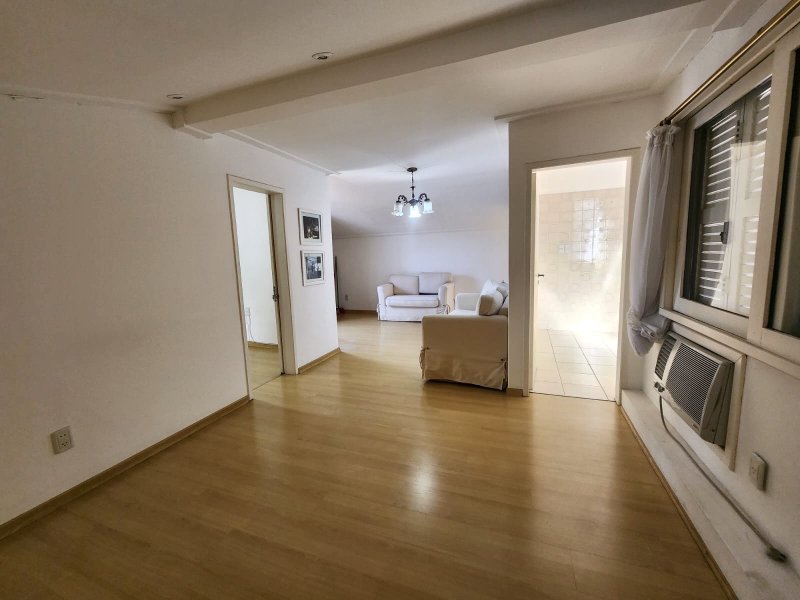 R$ 748.000 - ÓTIMA CASA DE ESQUINA - APARTAMENTO SUPERIOR - 220M2 - 3 DORM - 2 VAGAS Rua Ernesto Becker Santa Maria - 