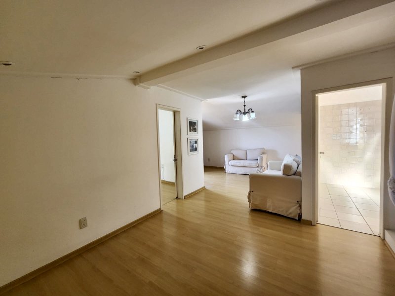R$ 748.000 - ÓTIMA CASA DE ESQUINA - APARTAMENTO SUPERIOR - 220M2 - 3 DORM - 2 VAGAS Rua Ernesto Becker Santa Maria - 