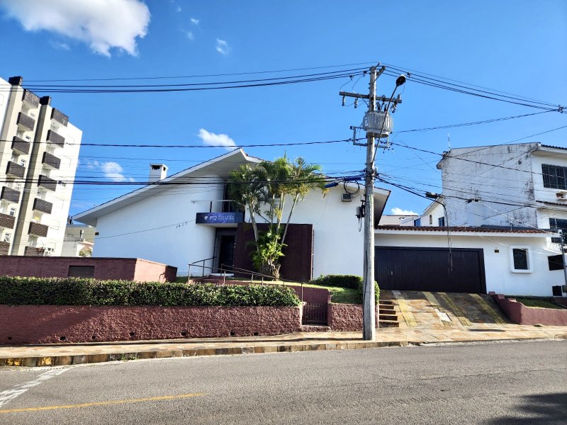 R$ 748.000 - ÓTIMA CASA DE ESQUINA - APARTAMENTO SUPERIOR - 220M2 - 3 DORM - 2 VAGAS Rua Ernesto Becker Santa Maria - 