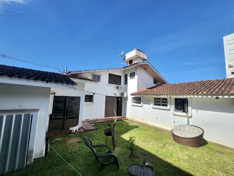 R$ 748.000 - ÓTIMA CASA DE ESQUINA - APARTAMENTO SUPERIOR - 220M2 - 3 DORM - 2 VAGAS Rua Ernesto Becker Santa Maria - 