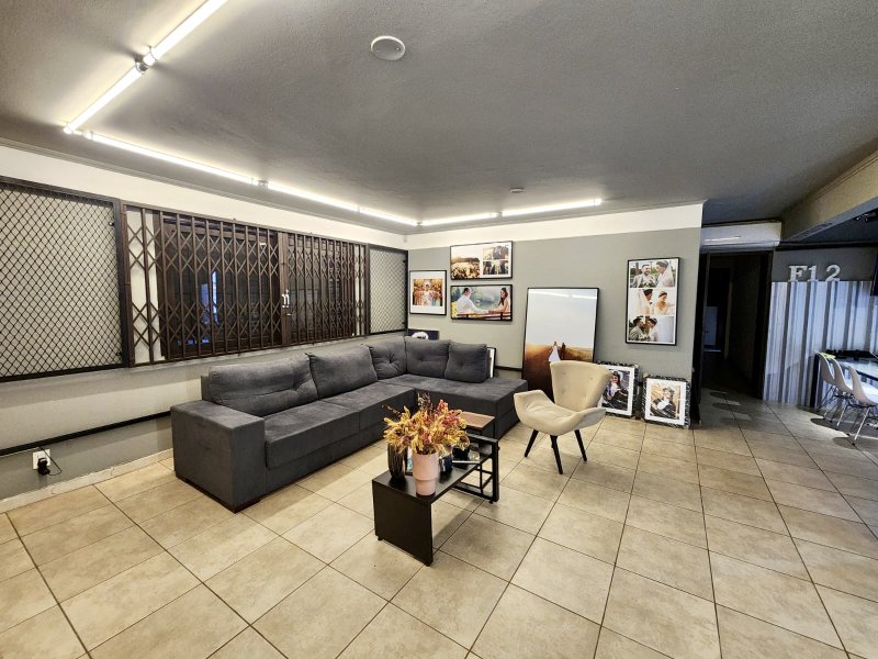 R$ 748.000 - ÓTIMA CASA DE ESQUINA - APARTAMENTO SUPERIOR - 220M2 - 3 DORM - 2 VAGAS Rua Ernesto Becker Santa Maria - 
