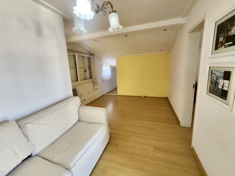 R$ 748.000 - ÓTIMA CASA DE ESQUINA - APARTAMENTO SUPERIOR - 220M2 - 3 DORM - 2 VAGAS Rua Ernesto Becker Santa Maria - 