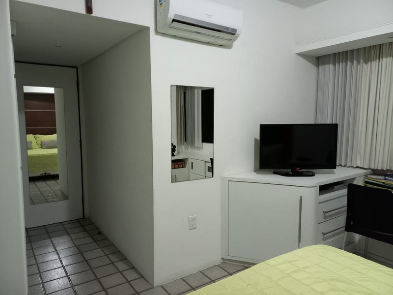 Apartamento à venda com 3 quartos sendo 1 suite, 200m² por R$ 970.000,00 Rua Cônego Romeu Recife - 