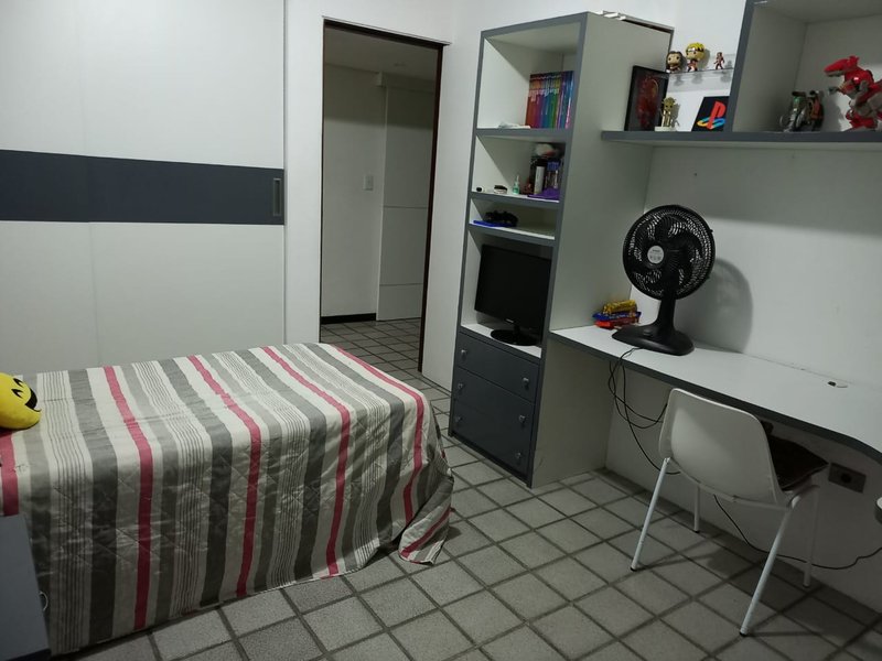 Apartamento à venda com 3 quartos sendo 1 suite, 200m² por R$ 970.000,00 Rua Cônego Romeu Recife - 