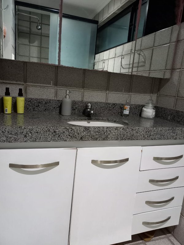 Apartamento à venda com 3 quartos sendo 1 suite, 200m² por R$ 970.000,00 Rua Cônego Romeu Recife - 