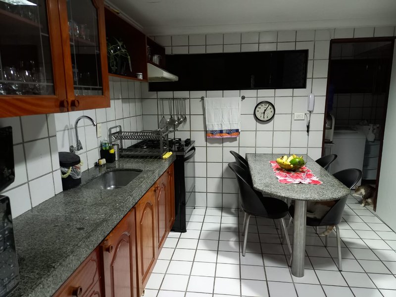 Apartamento à venda com 3 quartos sendo 1 suite, 200m² por R$ 970.000,00 Rua Cônego Romeu Recife - 