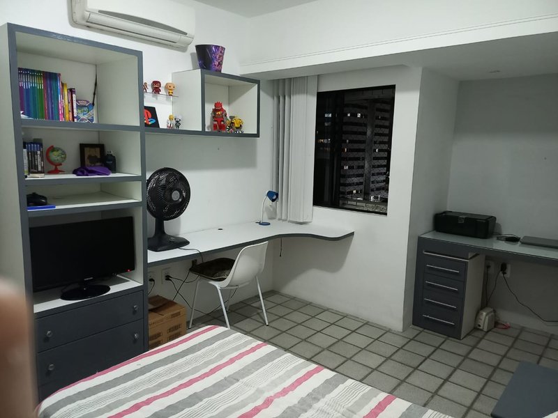 Apartamento à venda com 3 quartos sendo 1 suite, 200m² por R$ 970.000,00 Rua Cônego Romeu Recife - 