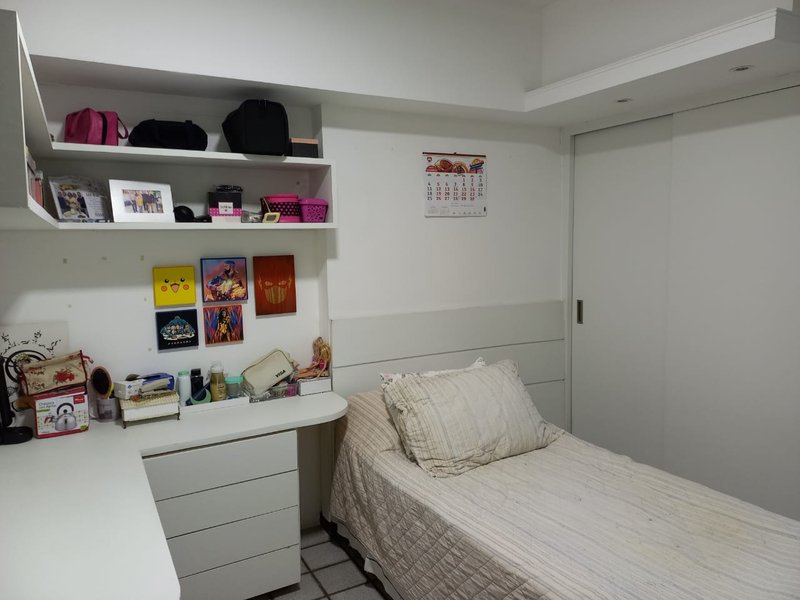 Apartamento à venda com 3 quartos sendo 1 suite, 200m² por R$ 970.000,00 Rua Cônego Romeu Recife - 
