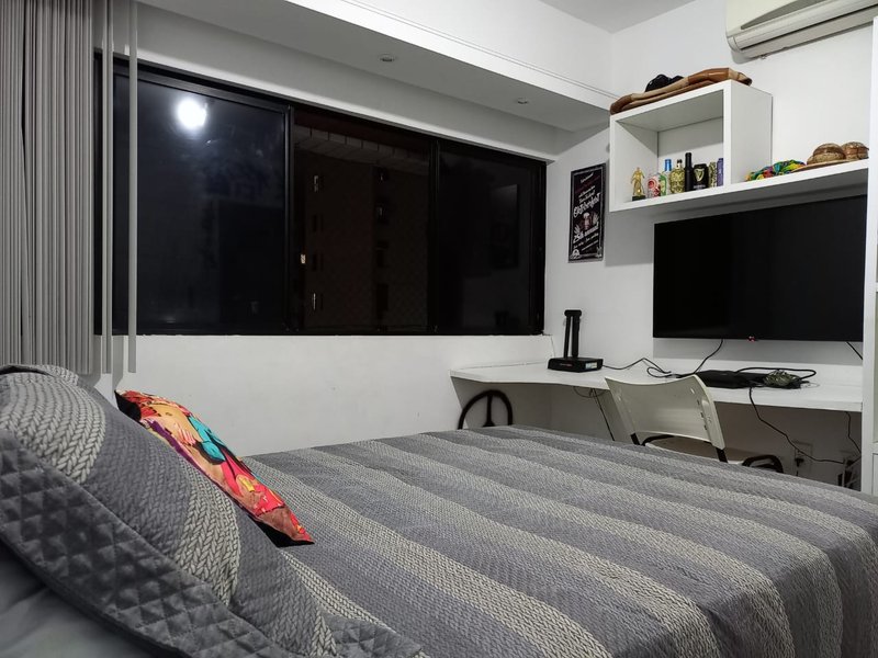 Apartamento à venda com 3 quartos sendo 1 suite, 200m² por R$ 970.000,00 Rua Cônego Romeu Recife - 