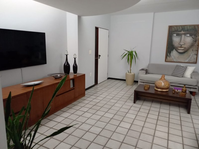 Apartamento à venda com 3 quartos sendo 1 suite, 200m² por R$ 970.000,00 Rua Cônego Romeu Recife - 