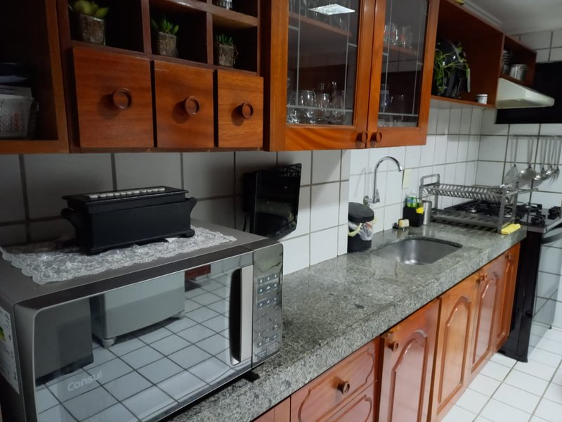 Apartamento à venda com 3 quartos sendo 1 suite, 200m² por R$ 970.000,00 Rua Cônego Romeu Recife - 