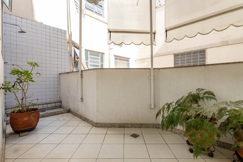 Amplo, reformado e com garagem! Rua Sá Ferreira Rio de Janeiro - 
