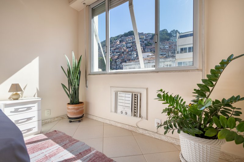 Amplo, reformado e com garagem! Rua Sá Ferreira Rio de Janeiro - 