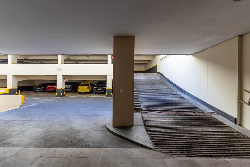 Amplo, reformado e com garagem! Rua Sá Ferreira Rio de Janeiro - 