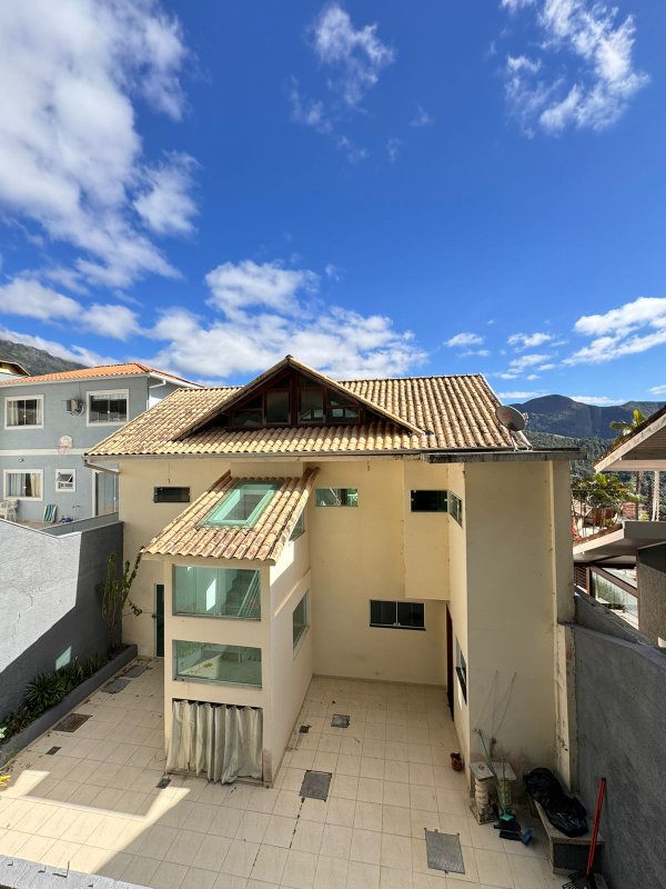 Casa com 3 dormitórios à venda, 296,65 m² por R$ 850.000,00 - Caascatinha - Nova Friburgo - Nova Friburgo - 