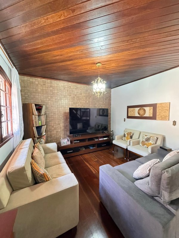 Casa com 6 dormitórios à venda, 296 m² por R$ 950.000,00 - Cônego - Nova Friburgo/RJ - Nova Friburgo - 