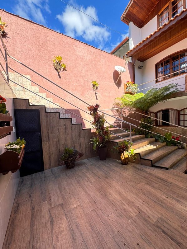 Casa com 6 dormitórios à venda, 296 m² por R$ 950.000,00 - Cônego - Nova Friburgo/RJ - Nova Friburgo - 