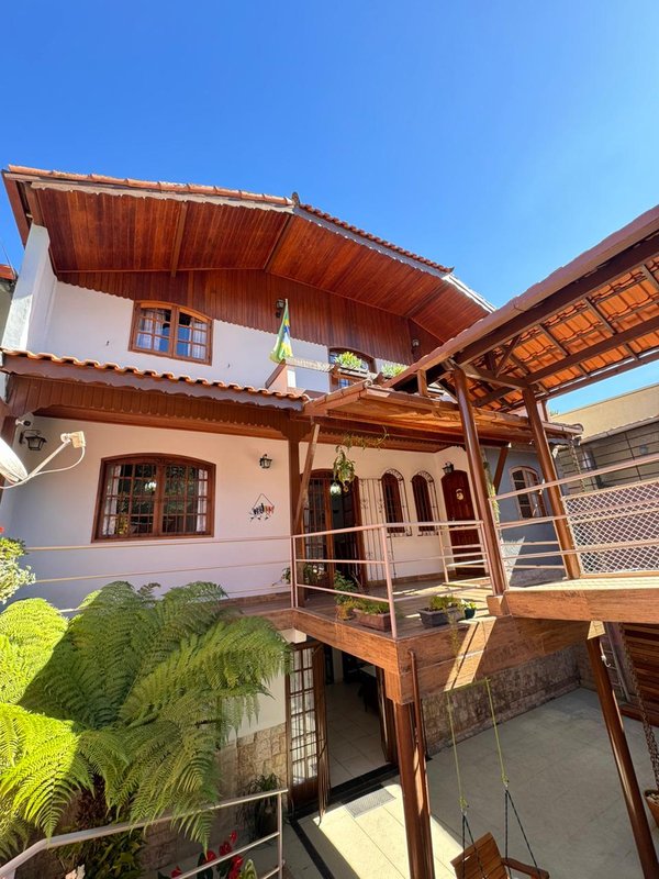 Casa com 6 dormitórios à venda, 296 m² por R$ 950.000,00 - Cônego - Nova Friburgo/RJ - Nova Friburgo - 