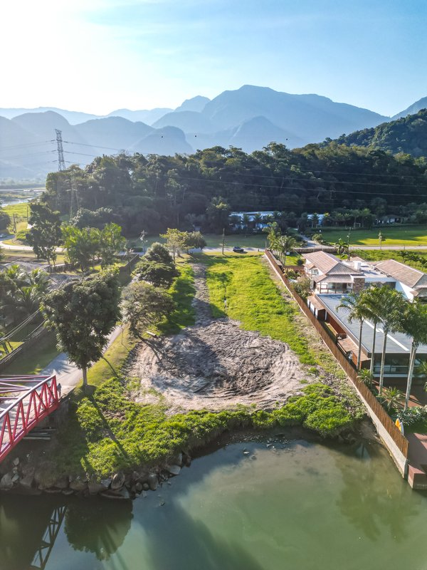 Terreno de canal à venda no condomínio Portobello Lote h2 Mangaratiba - 