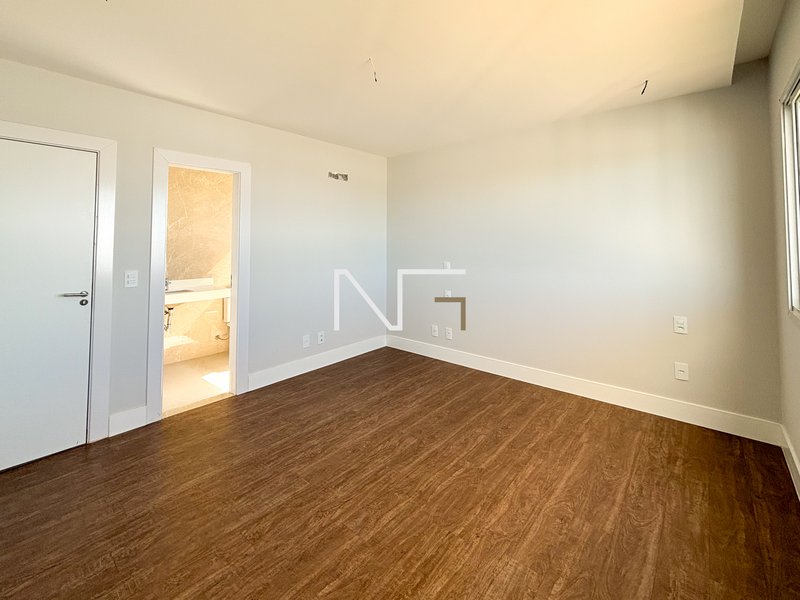 Linda casa 4 suítes no condominio Riviera Park Rua Paulo Cezar Vinha Vila Velha - 