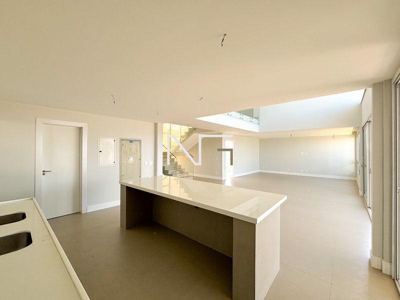 Linda casa 4 suítes no condominio Riviera Park Rua Paulo Cezar Vinha Vila Velha - 