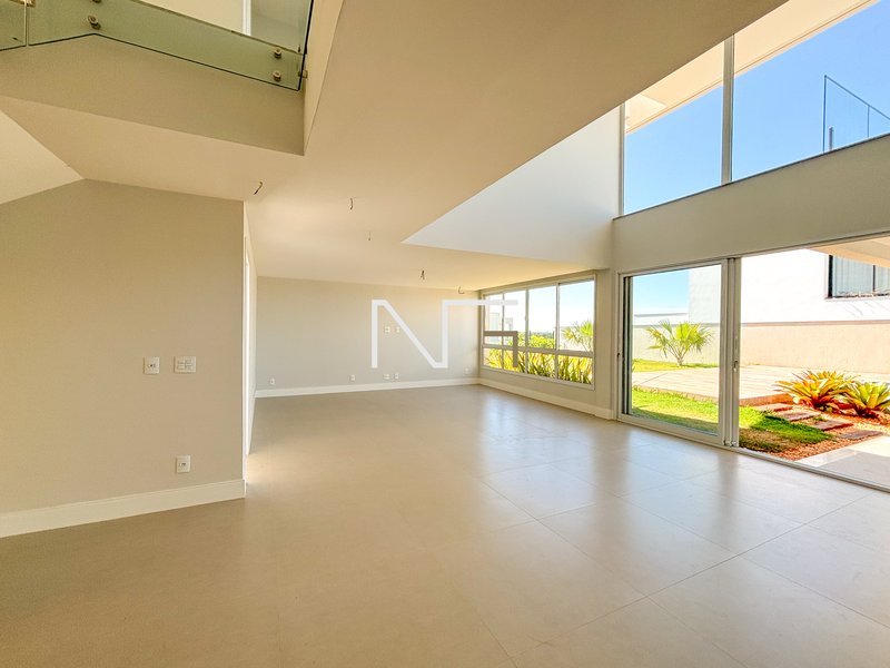 Linda casa 4 suítes no condominio Riviera Park Rua Paulo Cezar Vinha Vila Velha - 