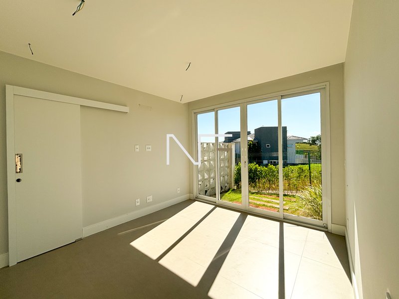 Linda casa 4 suítes no condominio Riviera Park Rua Paulo Cezar Vinha Vila Velha - 